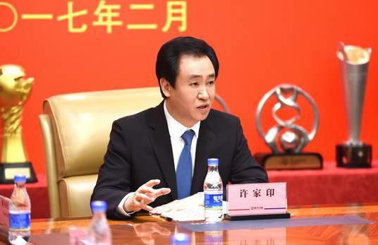 意甲积分榜上，国米2分优势领跑，尤文第二，米兰第三已经落后榜首9分。